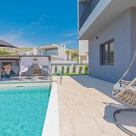 Cozy In With Outdoor Swimming Pool Holiday home Zaboric