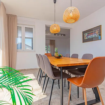 Cozy In With Outdoor Swimming Pool Holiday home *