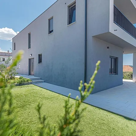 Holiday home Cozy In With Outdoor Swimming Pool *